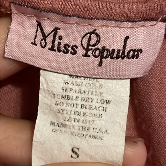 •MISS POPULAR•MAUVE CUT-OUT CHEST "ROCKSTAR" FORAL GUITAR TANK TOP SIZE SMALL. - Picture 4 of 9